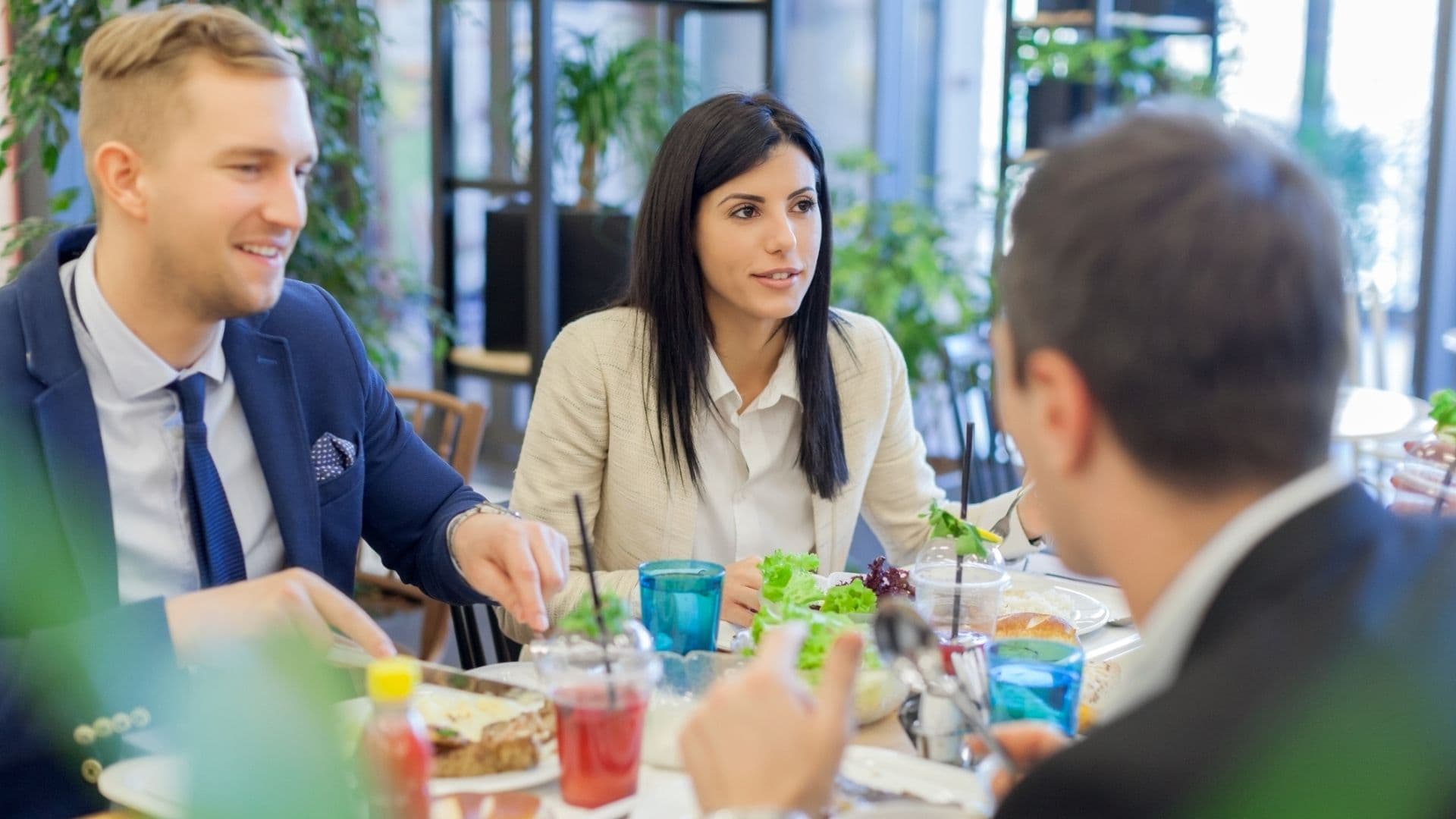 Mittagessen in der Cafeteria