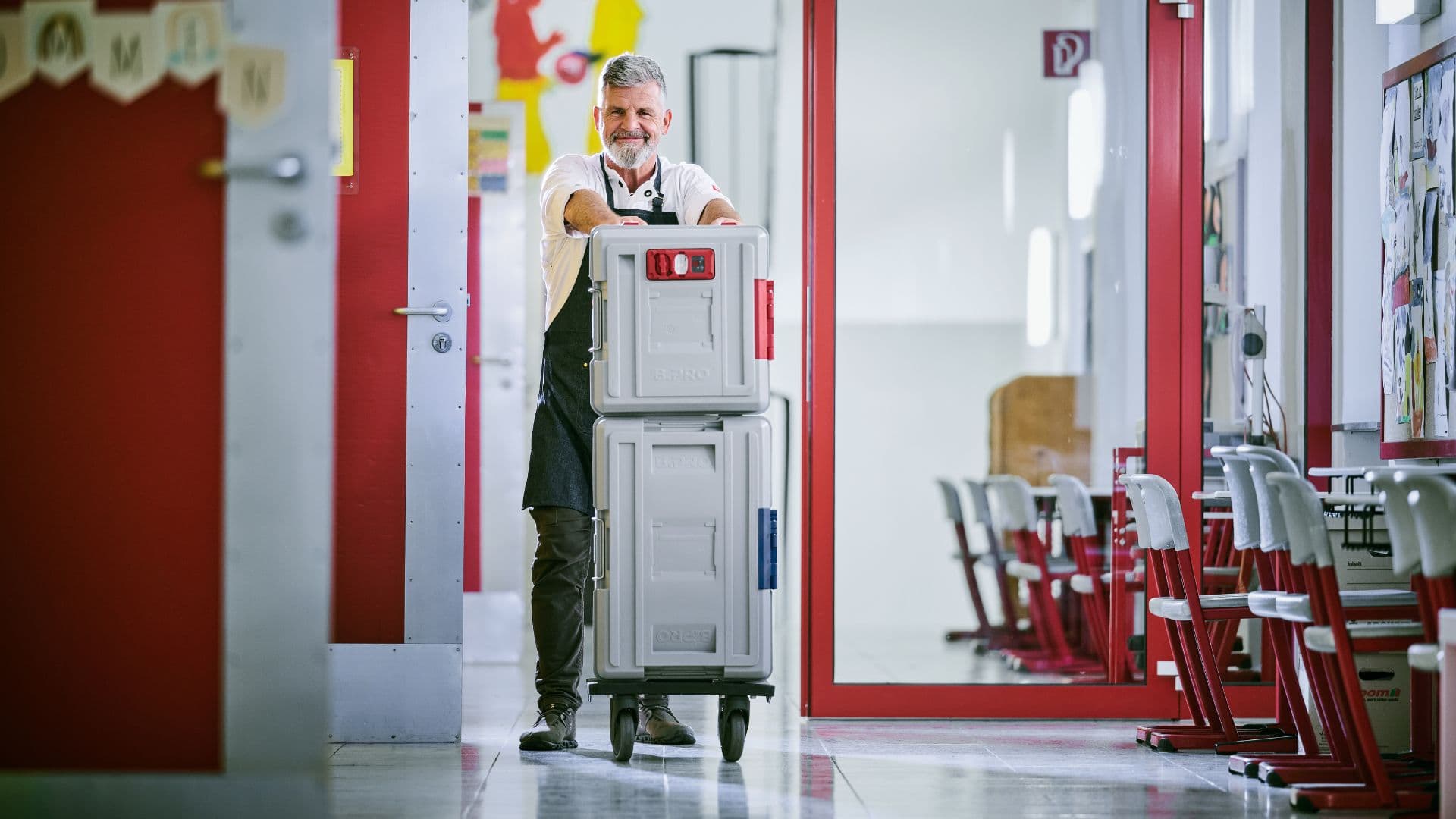 B-PROTHERM K mit entnehmbarem Heizmodul im Einsatz in Schulmensa
